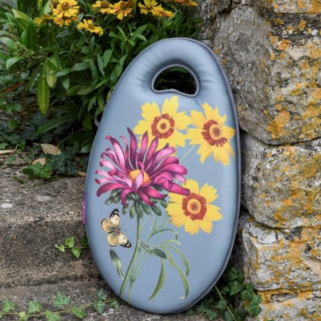 burgon-and-ball-rhs-gifts-for-gardeners-asteraceae-kneelo-kneeler-credit-burgon-and-ball